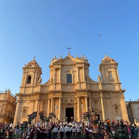 1777 Luxury Feriehus Noto